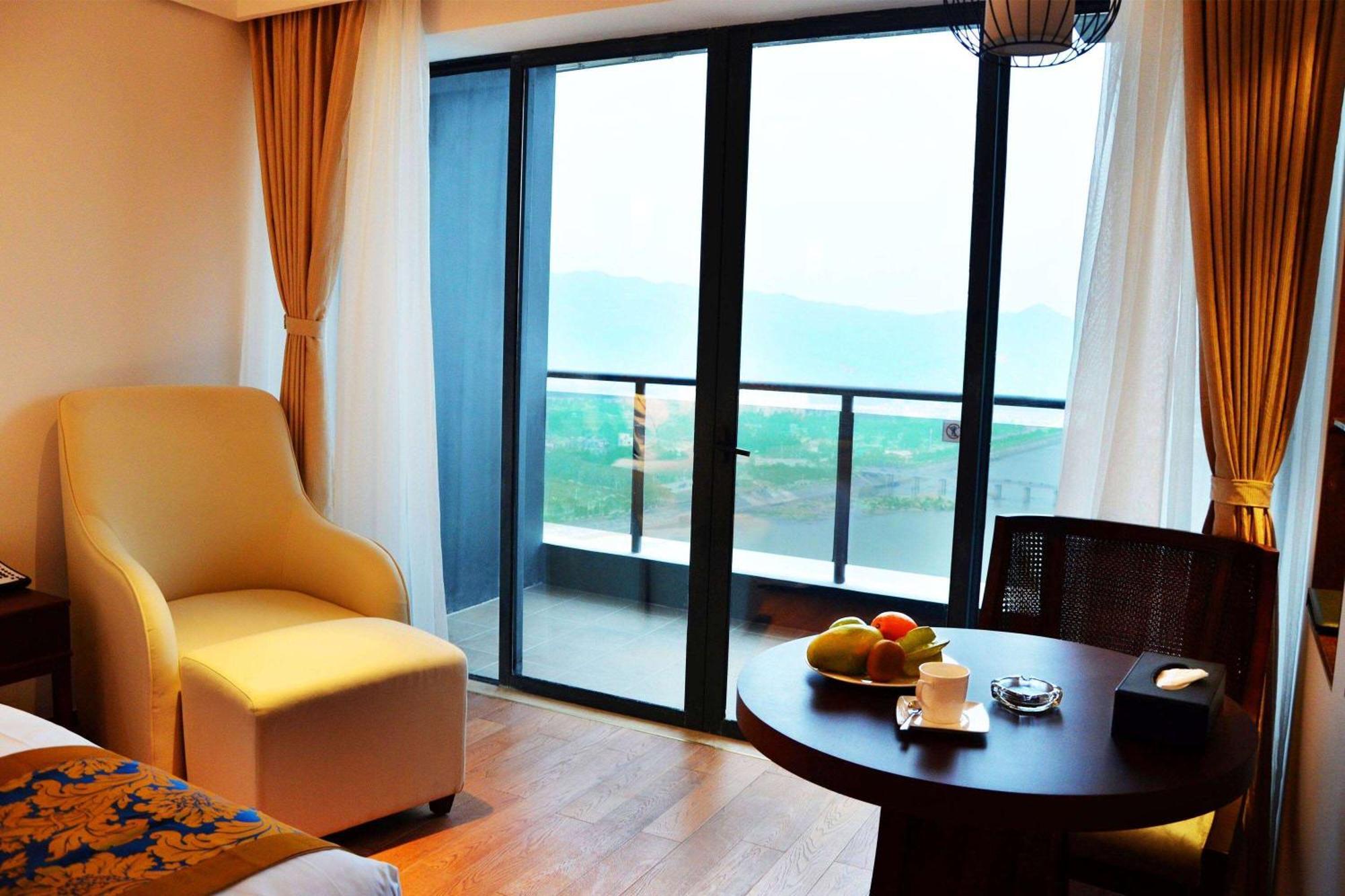 Wyndham Garden Hotel Lingshui  Exteriör bild